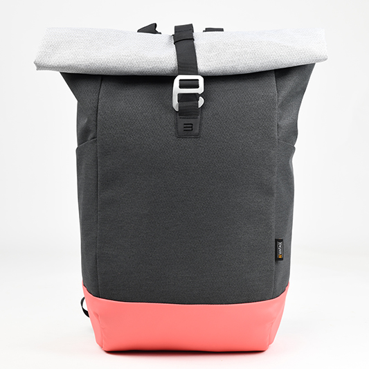 Parlak renk, yumuşak kumaş ve zihinsel toka ile haddelenmiş flap cep sırt çantası