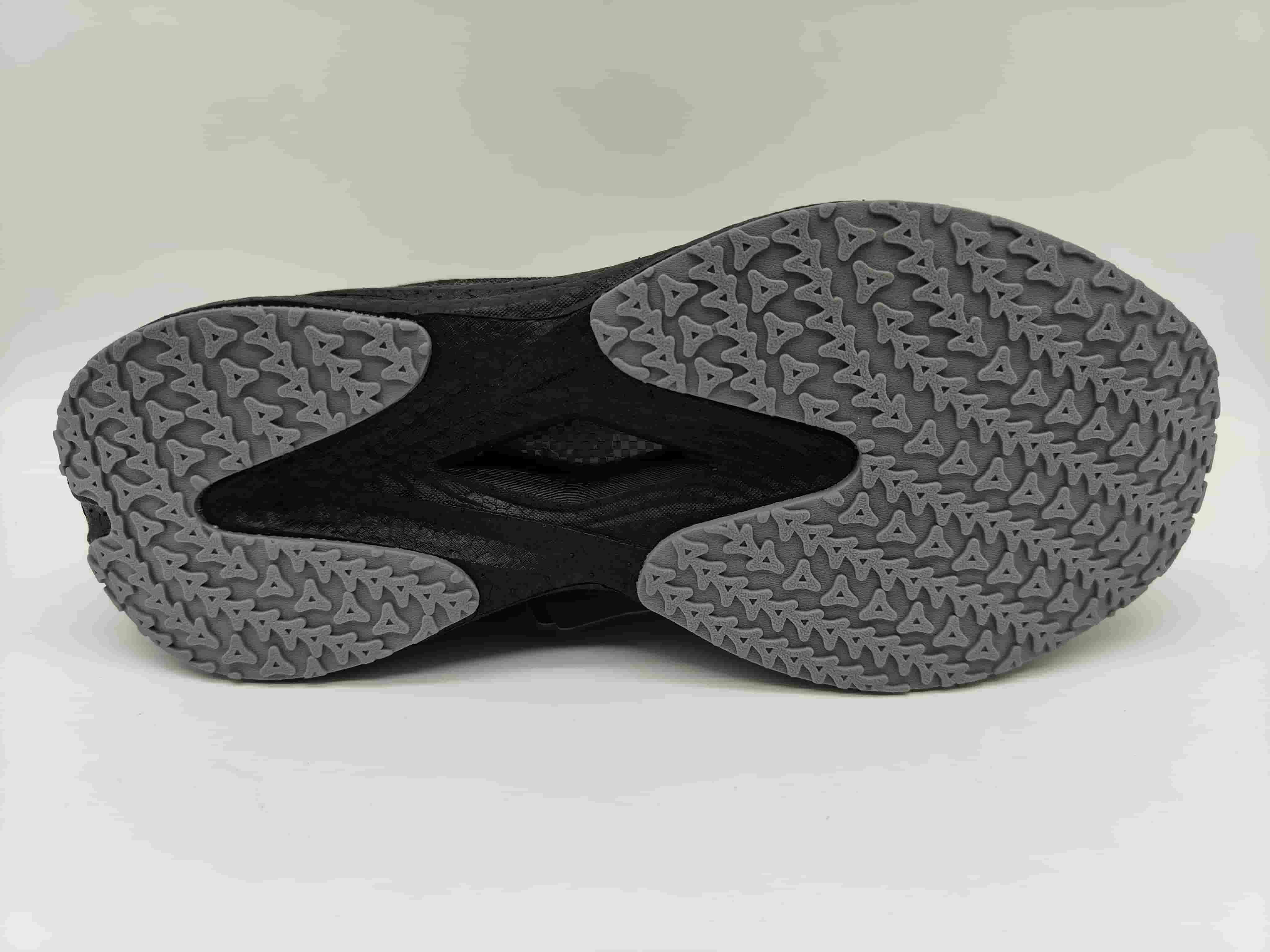 Non-slip shock-absorbing sports shoes Non-slip shock-absorbing sports shoes